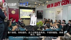 这回不用拿英超冠军奖杯模型了！重温阿尔特塔更衣室内的心理按摩